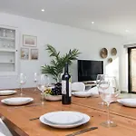 Villa Bonjour House By Ici *
