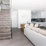 Bonjour House By Ici Villa *