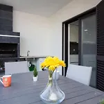 Bonjour House By Ici Villa *