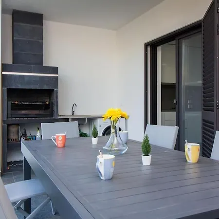 Bonjour House - Sea View & Pool And Garden & Bbq Villa *